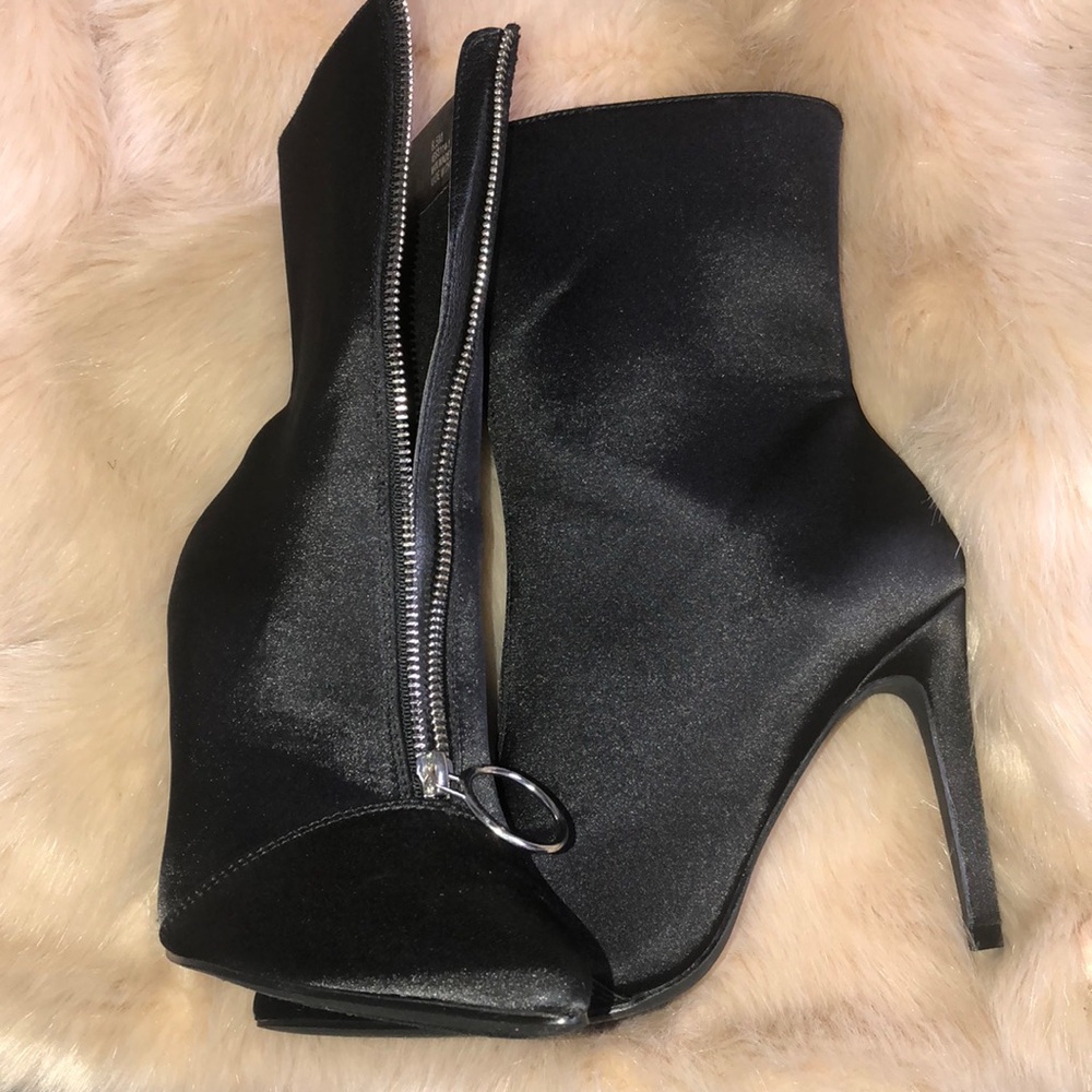 ❣️Super Cute Booties❣️